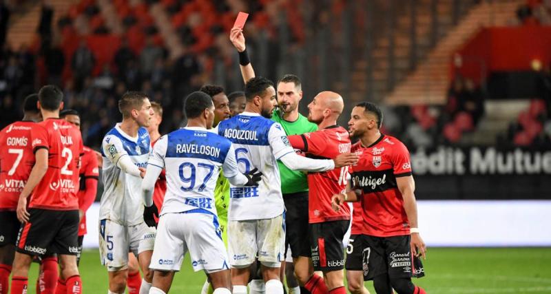  - Ligue 2 : 664 cartons jaunes et 38 cartons rouges... le bilan disciplinaire à la mi-saison 