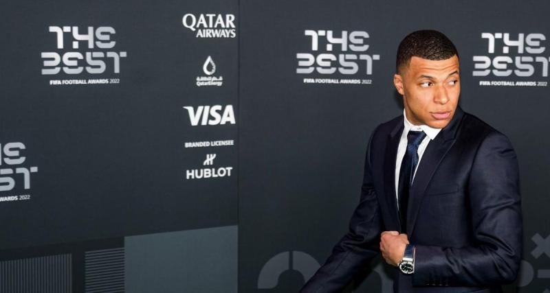  - PSG : le coup de main de Mbappé à Messi pour le trophée FIFA The Best