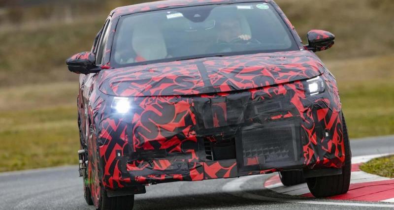  - Alfa Romeo montre son Milano camouflé en action