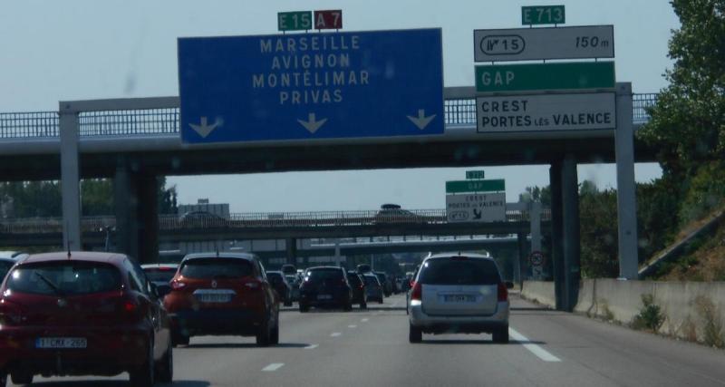  - Autoroutes : des centaines de kilomètres coupés par les agriculteurs