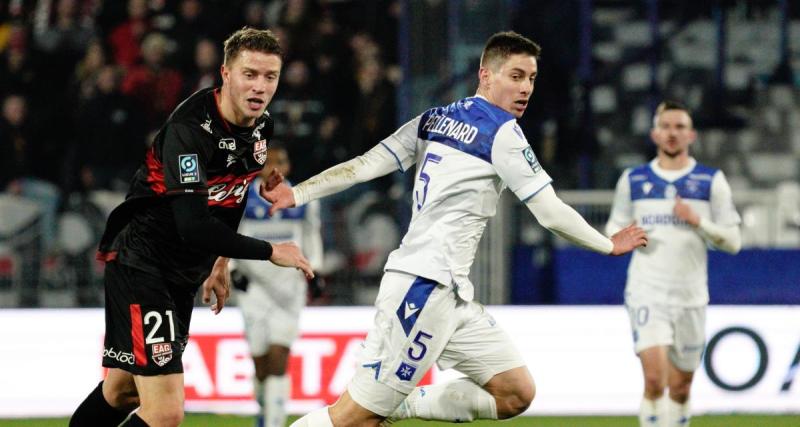  - Ligue 2 : Auxerre reprend la tête, l'ASSE dégringole au classement
