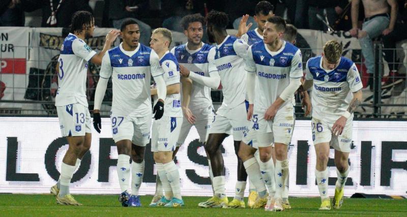  - Ligue 2 : Auxerre repasse en tête, Laval sur le podium