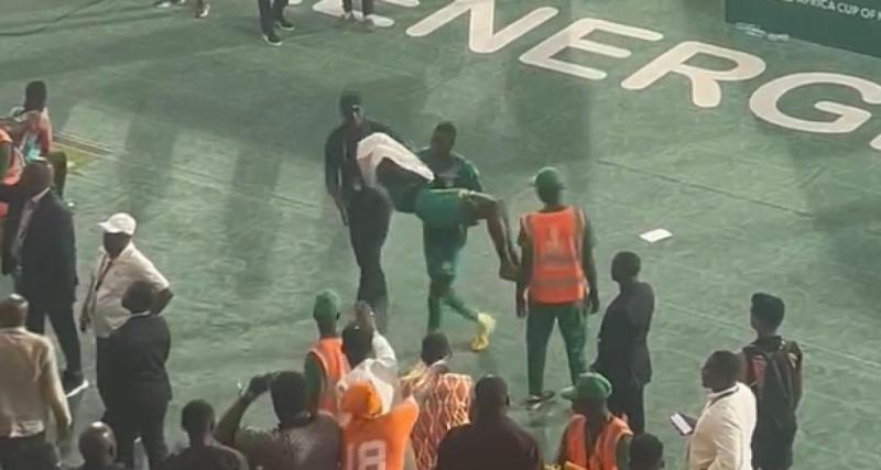  - Sénégal : quand Kouyaté doit porter Camara, paralysé par la tristesse, hors du terrain