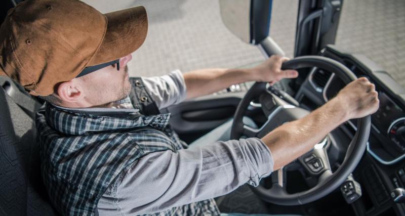  - Ce routier prend une amende pour téléphone au volant, la tradition biélorusse qui s’ensuit ne passe pas