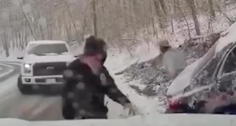  - VIDEO - Trop confiant sur une chaussée enneigée, il perd le contrôle… comme tout le monde !