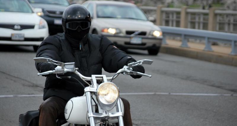  - Le motard veut forcer le barrage des agriculteurs sur l’A15, son entêtement lui coûte sa moto et son permis