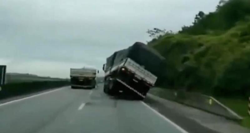  - VIDEO - Ce camion tente de doubler, sa seconde remorque le rappelle à l’ordre