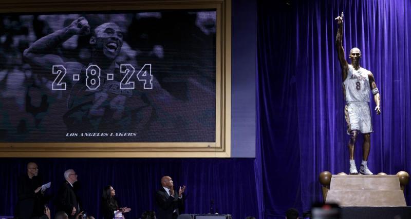  - NBA : les Lakers ont rendu hommage à Kobe Bryant avec une statue à son effigie