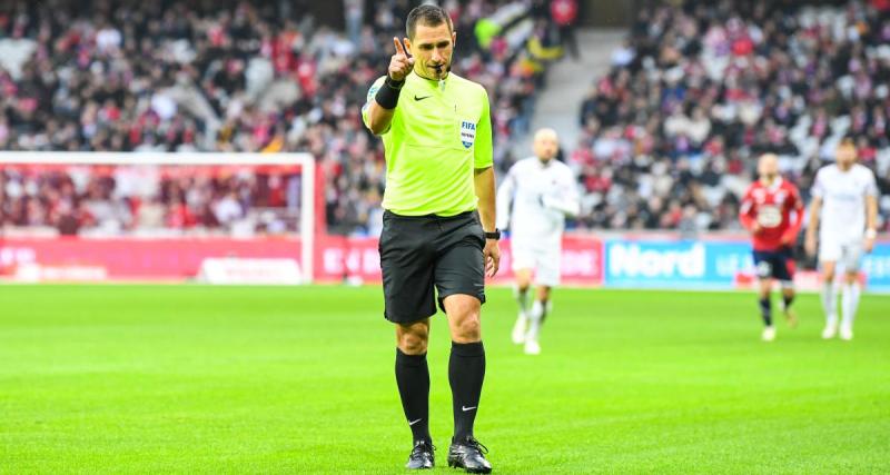  - Le "carton bleu" pourrait arriver sur les terrains de football