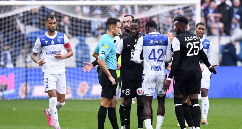  - À dix, Auxerre fait tomber Angers et prend la tête