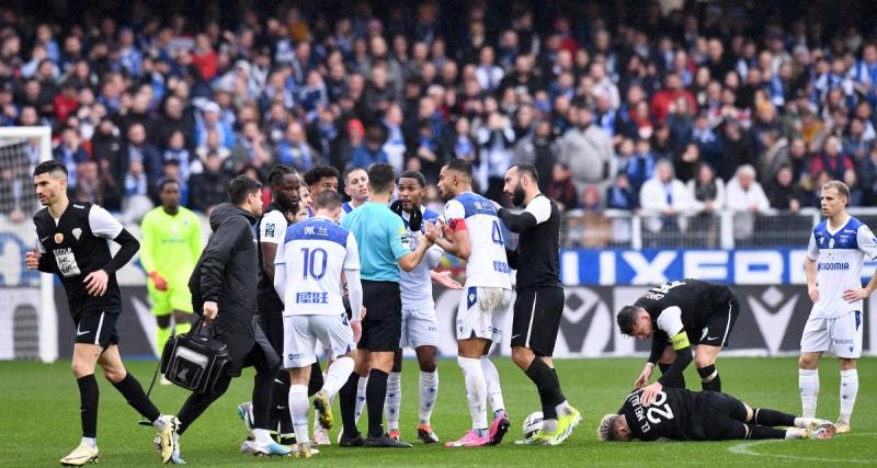  - Auxerre réduit à dix à la pause