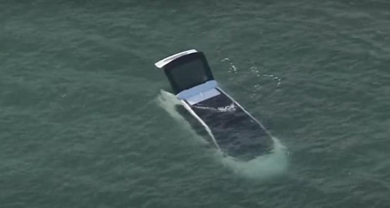  - Garé sur la jetée, il oublie le frein à main de sa voiture…