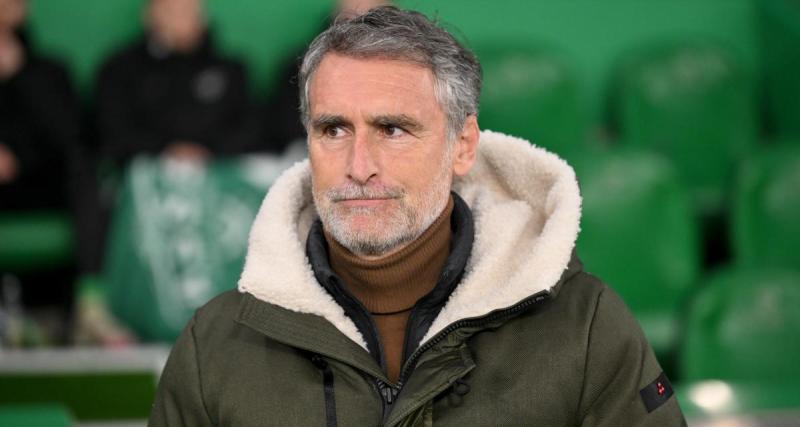  - ASSE - Troyes : Dall'Oglio s'agenouille devant ses joueurs mais leur met un coup de pression