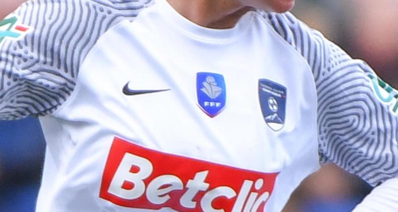  - Thonon-Evian : les joueurs accueillis par des fumigènes et des chants après la victoire à Toulon