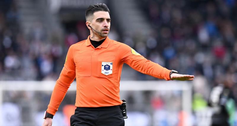  - Ligue 1 : les arbitres français seront prochainement équipés de micros 