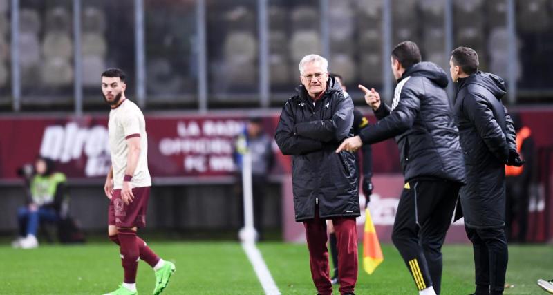  - Metz - OL : envahissement de terrain des supporters messins après la défaite