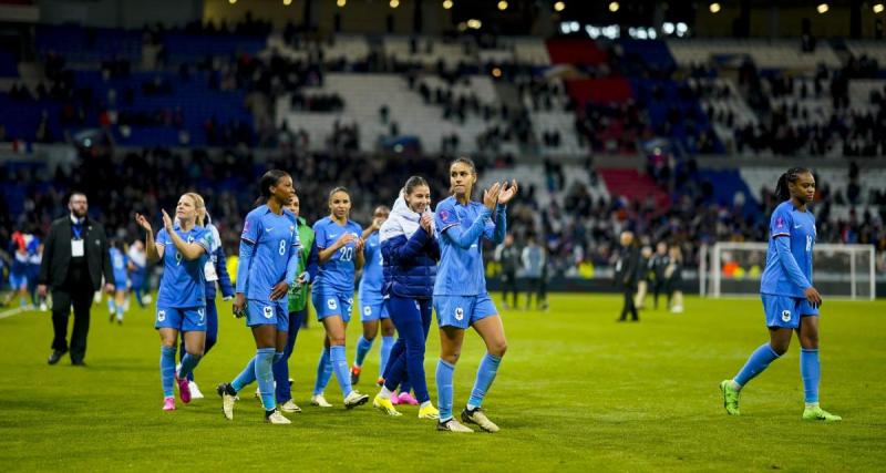  - Équipe de France (F) : Philippe Diallo a tenu à féliciter les joueuses dans les vestiaires