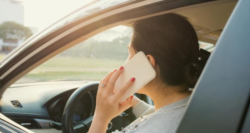  - L’automobiliste roulait sans permis depuis 4 ans, elle conduisait avec le téléphone à la main