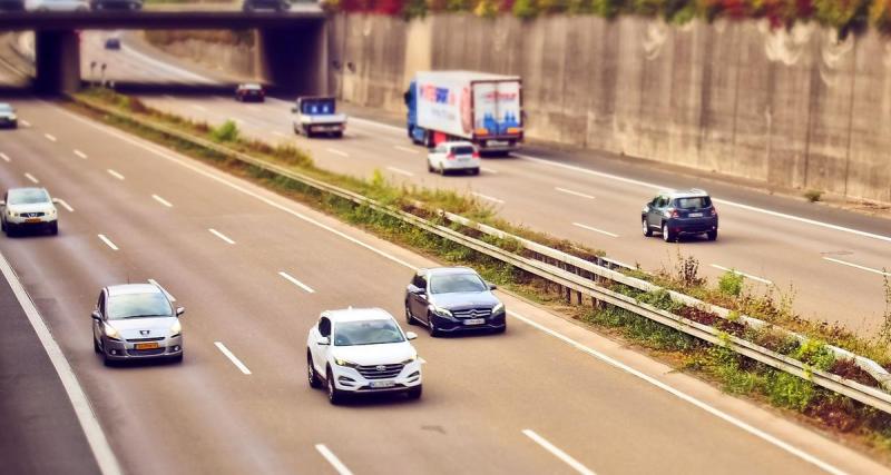  - Le dépassement sur l’autoroute vire au n’importe quoi, tout ça pour des échanges de regards