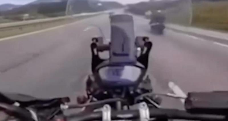  - VIDEO - À fond sur sa moto, il s’offre une chute mémorable !