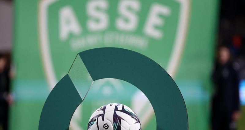  - ASSE : Mayilla signe professionnel (off)