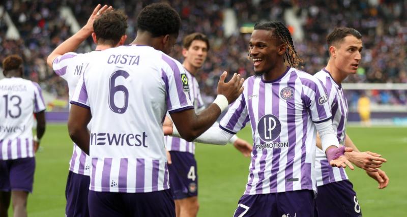  - Toulouse : la belle fête entre les joueurs et les supporters après la victoire contre Nice