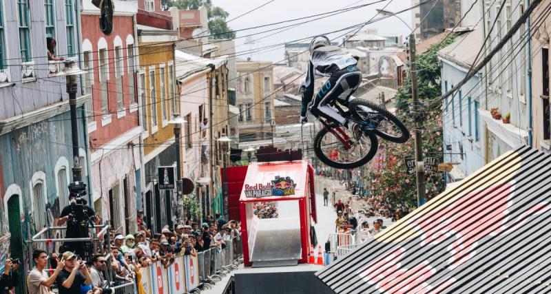  - Lucas Borba remporte une course de VTT hallucinante en pleine rue au Chili