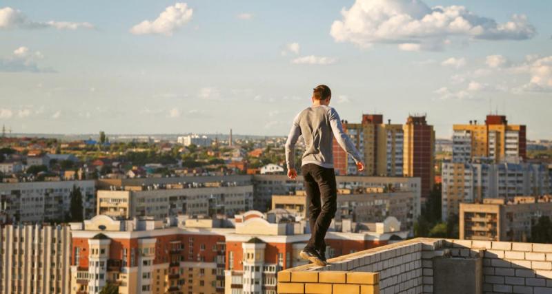  - VIDEO - La dernière folie de Leo Urban en parkour sur les toits de Paris