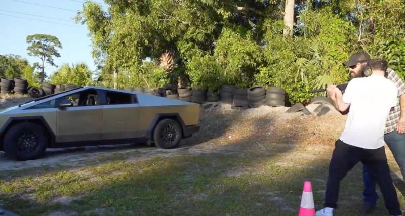  - Cet influenceur américain teste la robustesse de son Tesla Cybertruck en tirant dessus (évidemment)