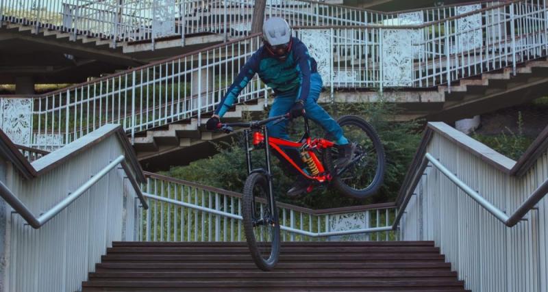  - VIDEO - Ayato Kimura envoie des runs de folie en mountain bike dans les rues de son Japon natal