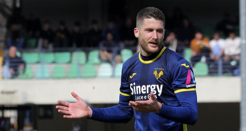  - Étranger : Thomas Henry (Vérone) victime d’un coup de tête d’un entraîneur adverse en Serie A