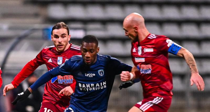  - Ligue 2 : Cardona entouré par deux Dunkerquois pour le trophée de joueur du mois de février
