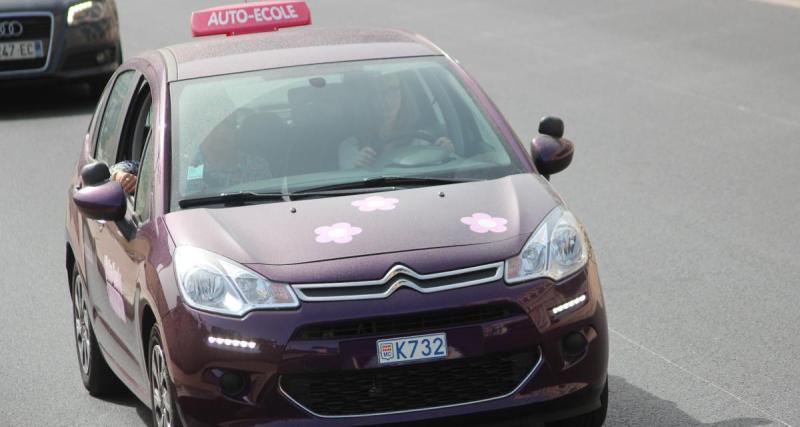  - Pas encore titulaire du permis de conduire, il entre en collision avec la voiture de son auto-école