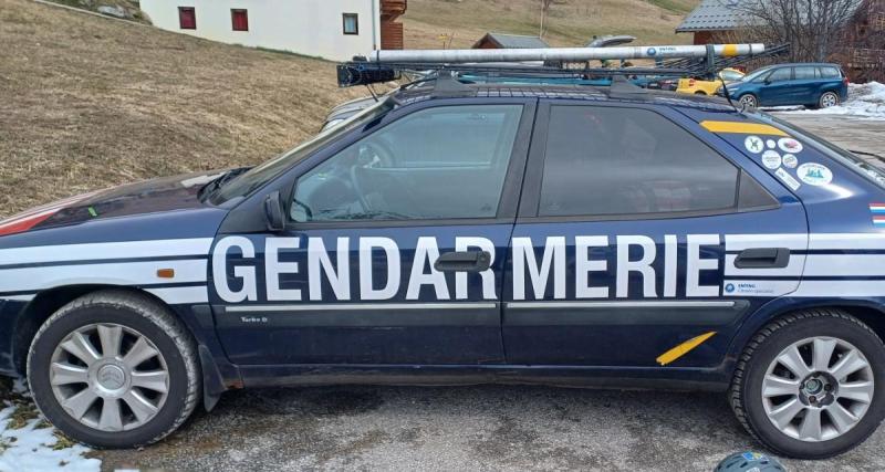  - Fan des forces de l’ordre, il personnalise sa Xantia aux couleurs de la gendarmerie…
