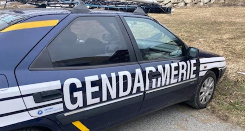  - Cet automobiliste roule dans une voiture aux couleurs de la gendarmerie, ces derniers s’en amusent sur Facebook