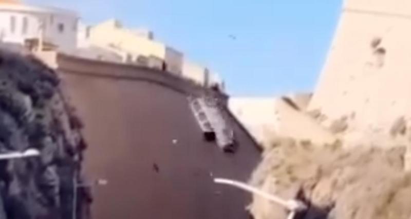  - Voiture balancée depuis le haut d’une falaise à Sète : l'impressionnante cascade réalisée pour un film français