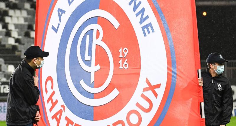  - Scène totalement lunaire en National, un arbitre assistant remplacé par un...community manager