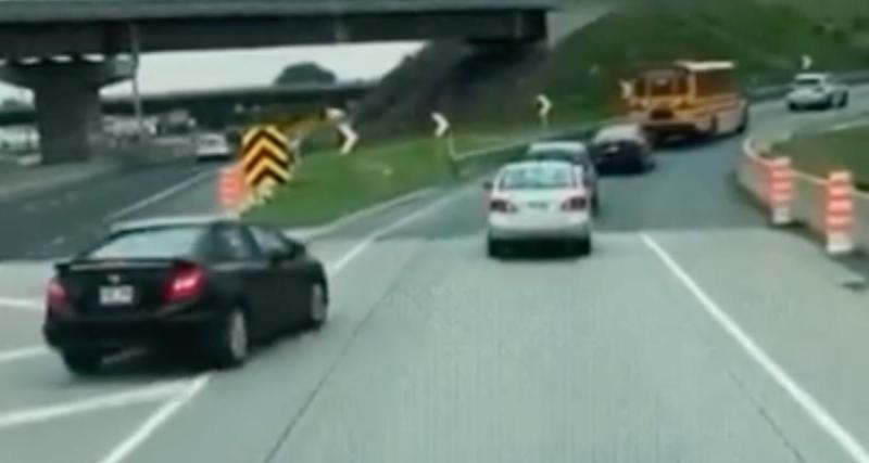  - VIDEO - Il prend la sortie d'autoroute au dernier moment, pas de chance pour lui, la police a tout vu