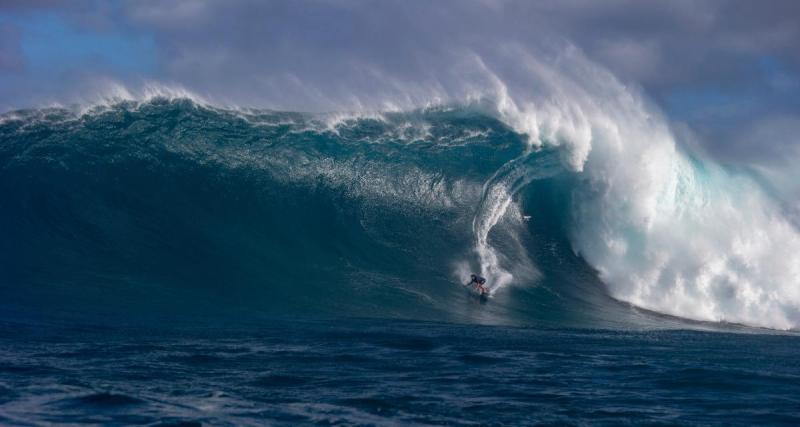  - VIDEO - Kai Lenny défie les immenses vagues d'Hawaii