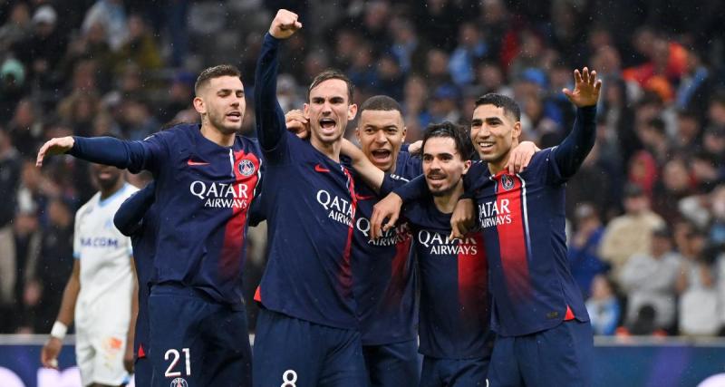  - PSG : les joueurs reçus en héros en pleine nuit à l'aéroport de Roissy