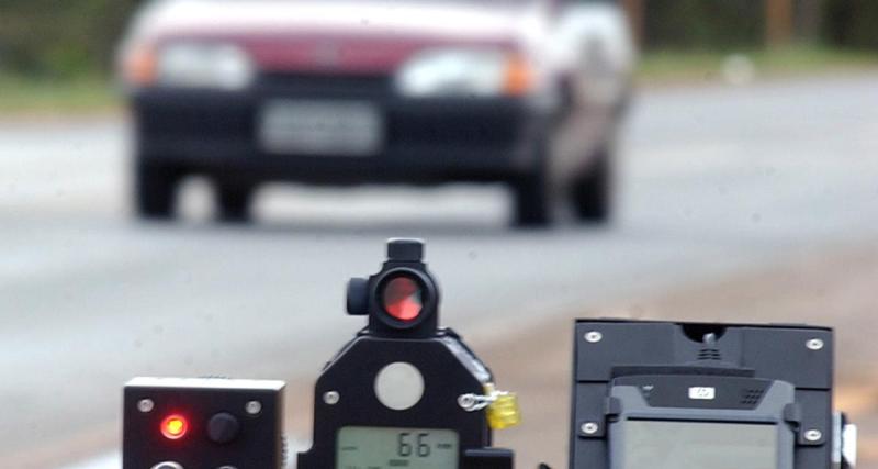  - À 17 ans, il se fait prendre à près de 200 km/h et perd son permis aussi rapidement qu'il l'a eu