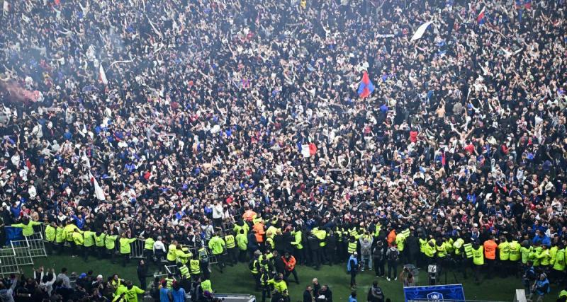  - OL - Valenciennes : un supporter… évacué sur civière lors de l’envahissement de terrain