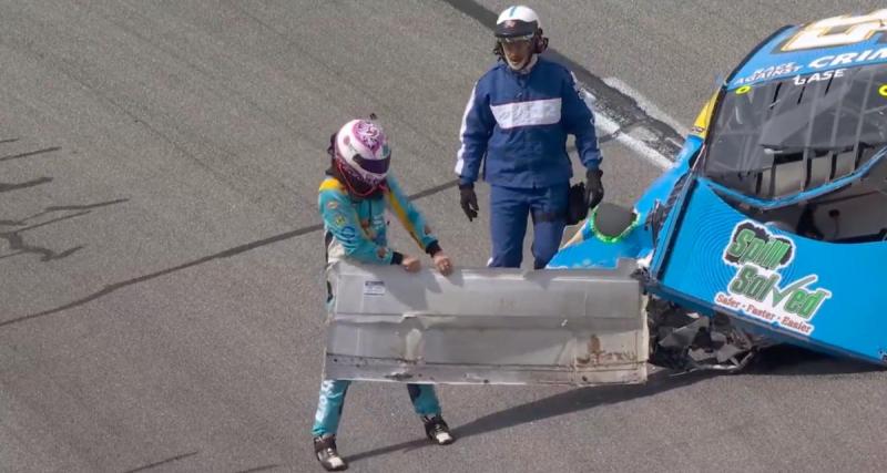  - VIDEO - Quand un pilote de Nascar arrache un bout de sa carrosserie pour la lancer sur un concurrent