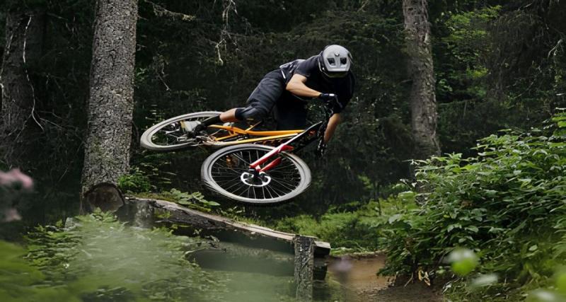  - VIDEO - Vincent Tupin s'éclate en VTT sur son spot d'enfance en Haute-Savoie