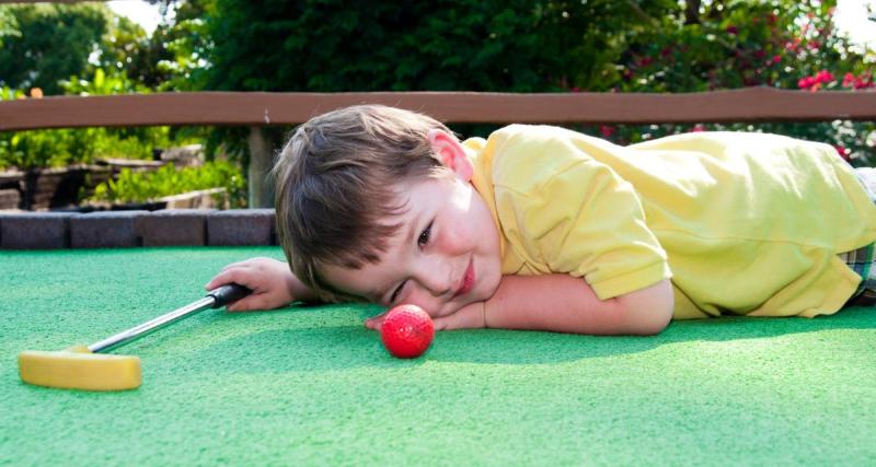  - Découvrez le mini-golf indoor, la nouvelle activité familiale qui cartonne en 2024 ! 