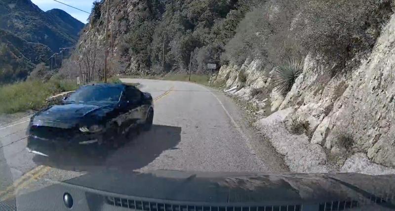  - VIDEO - Lancé à pleine allure sur une route de montagne, le chauffard se fait une grosse frayeur