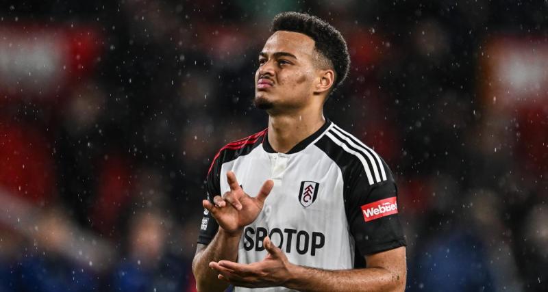  - Fulham : Rodrigo Muniz font en larmes en recevant le trophée de joueur du mois