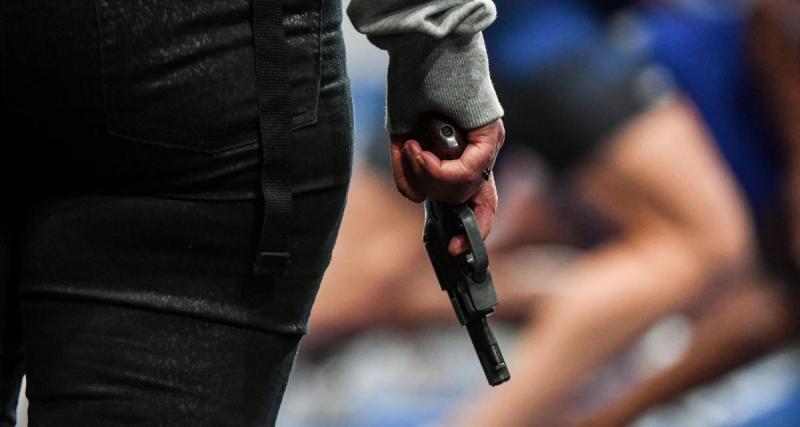  - Insolite : un fusil sorti lors d'un match amateur dans la Drôme