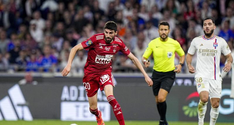  - Ligue 1 : le ballon du choc Brest-Monaco emmené par un…hélicoptère de la Marine !