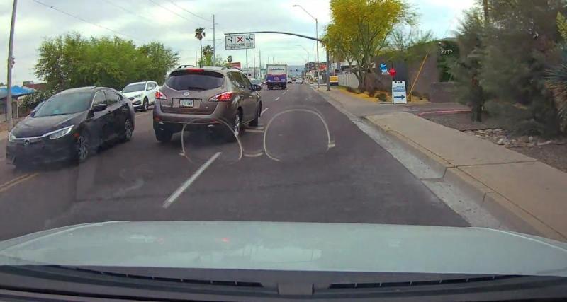  - VIDEO - Face à une voiture en contresens, cet automobiliste fait preuve de réflexes exceptionnels